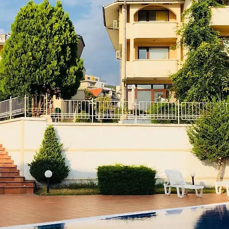 Sun Palace Луксозна вила *